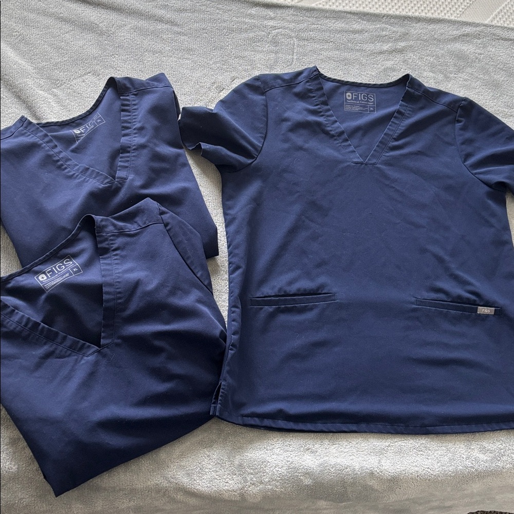 Bundle Figs Casma 3 pocket scrub top XL navy